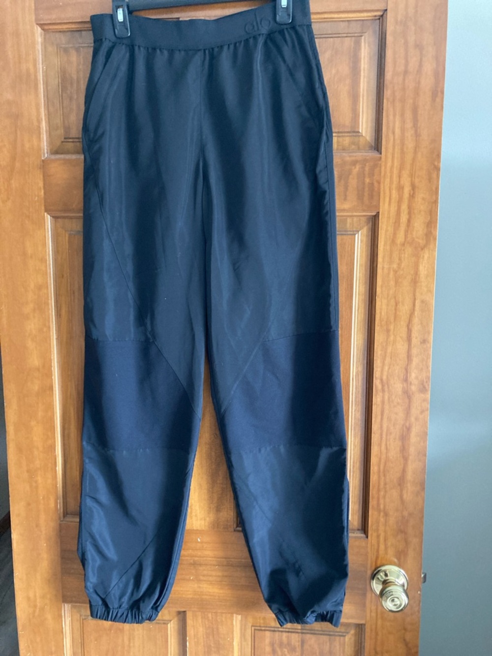 ALO Yoga women’s Black Jogger pants